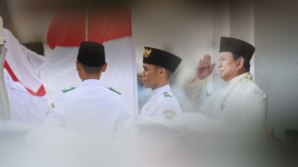 Krisis Ekonomi Indonesia 2026: Mana Fakta, Mana Ketakutan Jelang HUT RI ke-81 8 Presiden Prabowo hormat bendera saat upacara HUT RI ke-81, isu krisis ekonomi Indonesia mengiringi perayaan