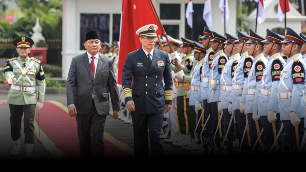 Kenapa China Ajak Jakarta Bicara Keamanan Kawasan? 6 Menteri Perthanan bersama perwira tinggi militer China dalam upacara kenegaraan, simbol penguatan keamanan kawasan Indonesia-China